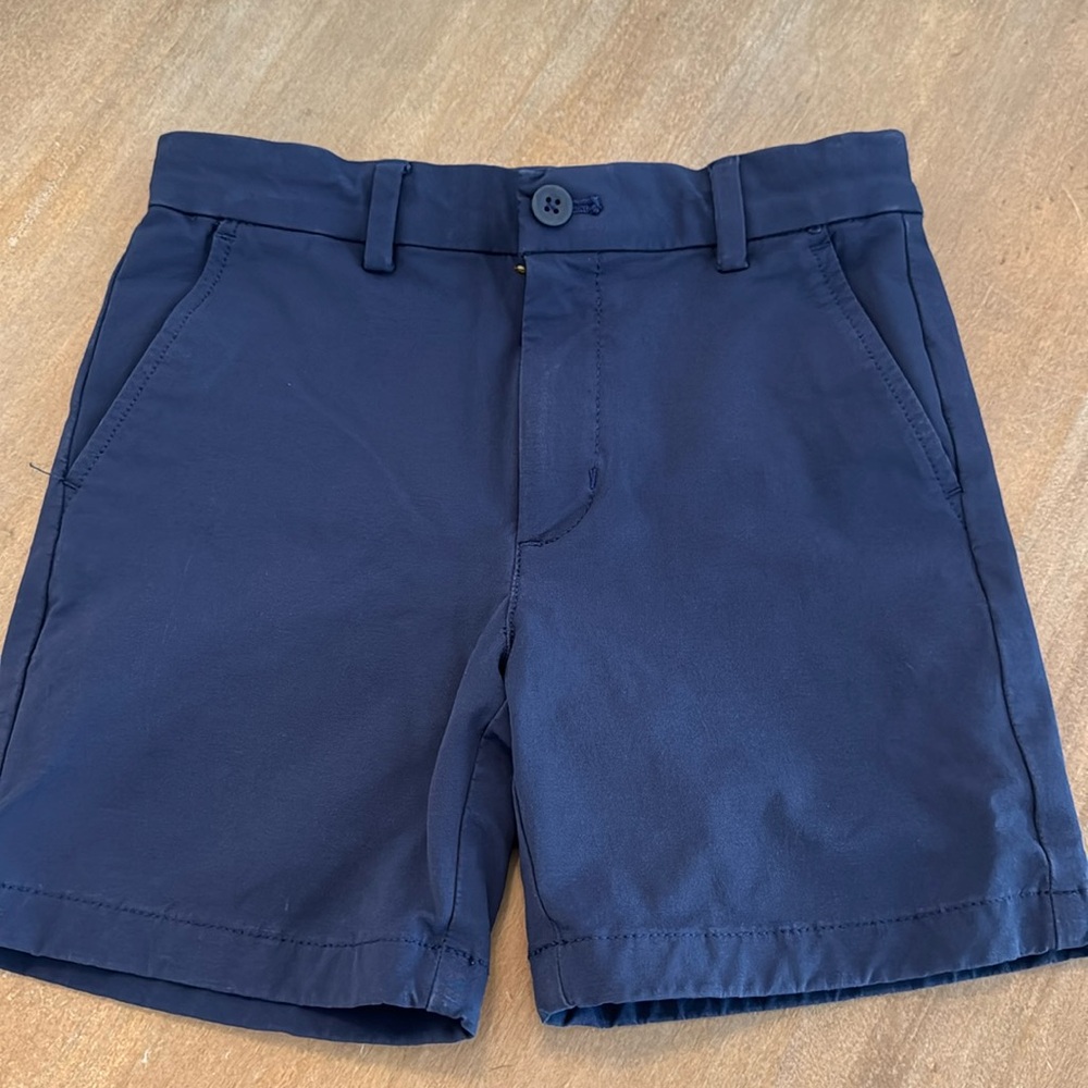 Boys vineyard vines performance shorts size 5 like new
